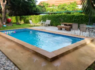 Como fazer uma piscina: Cuidados para instalação e manutenção | Casa do Construtor - Aluguel de equipamentos