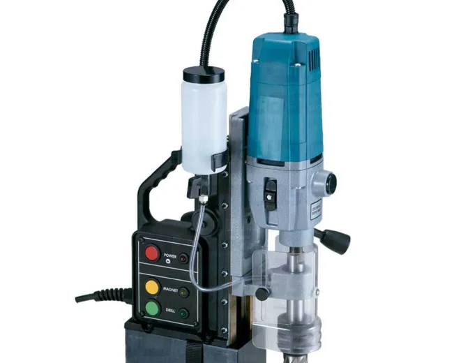 Furadeira base magnética